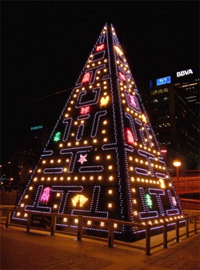 www.emezeta.com/weblog/arbol-navidad-pacman.jpg