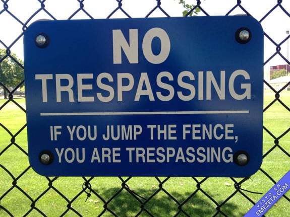 Carteles desconcertantes: No traspasar
