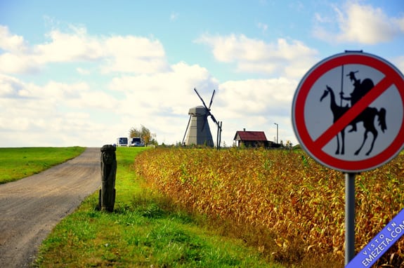 Carteles desconcertantes: Prohibido quijotes