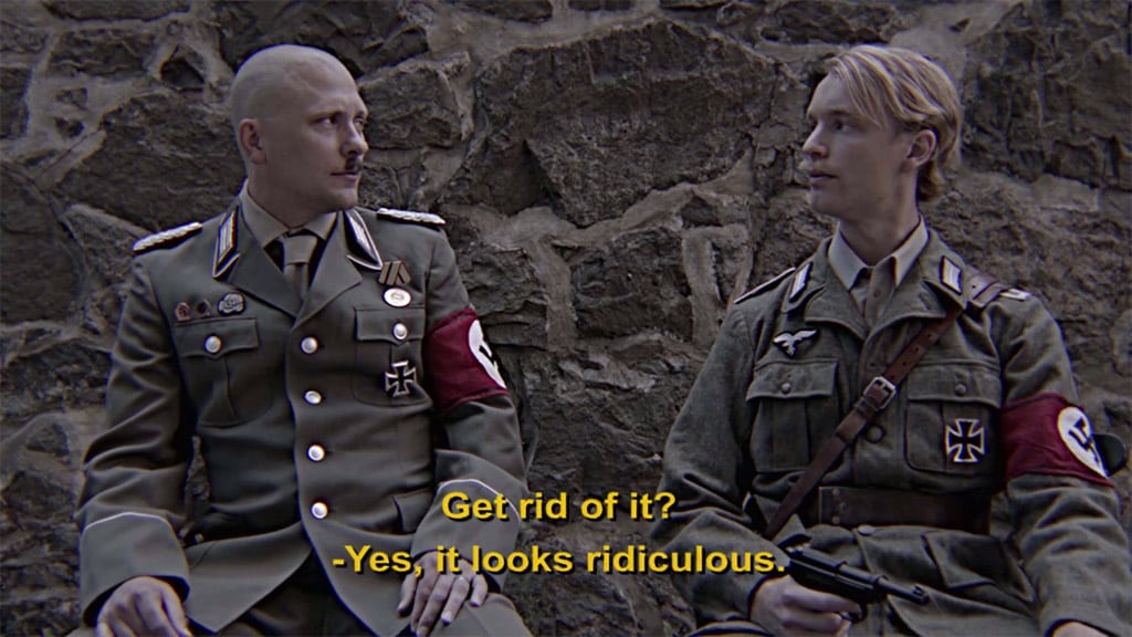 Conversación nazi sobre el bigote ario