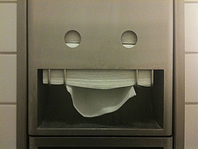 Pareidolia: Dispensador papel
