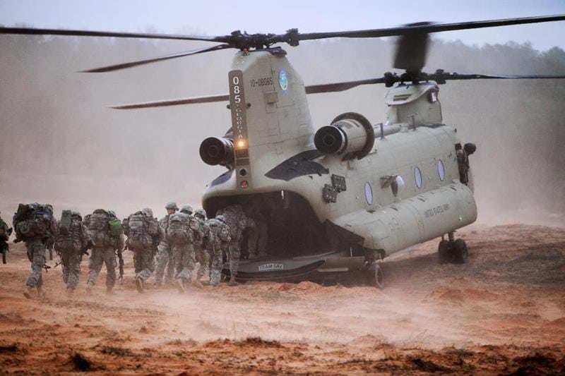 Pareidolia: Helicoptero hambriento