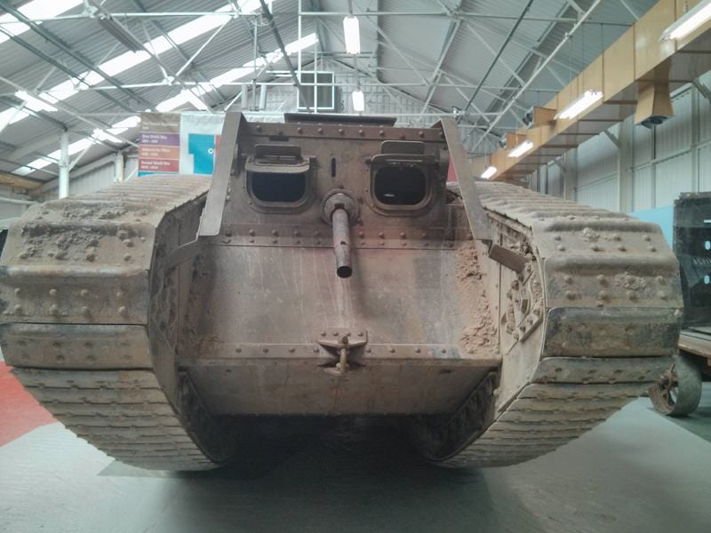 Pareidolia: Tanque besucon