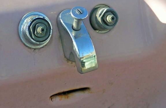 Pareidolia (rostros o figuras en imágenes): Grifo de ducha sorprendido