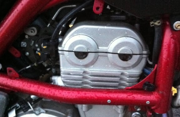 Pareidolia (rostros o figuras en imágenes): Motor consternado